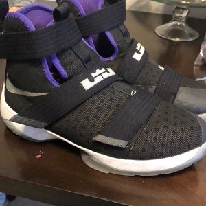 Lebron James 6.5 pretty good condition